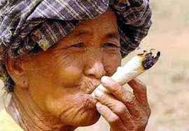 abuela-fuma-marihuana