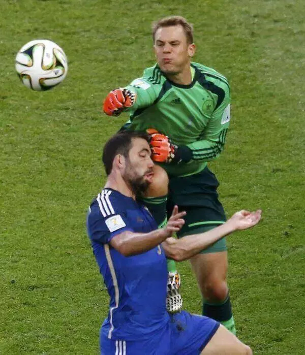 La falta de Neuer a Higuaín