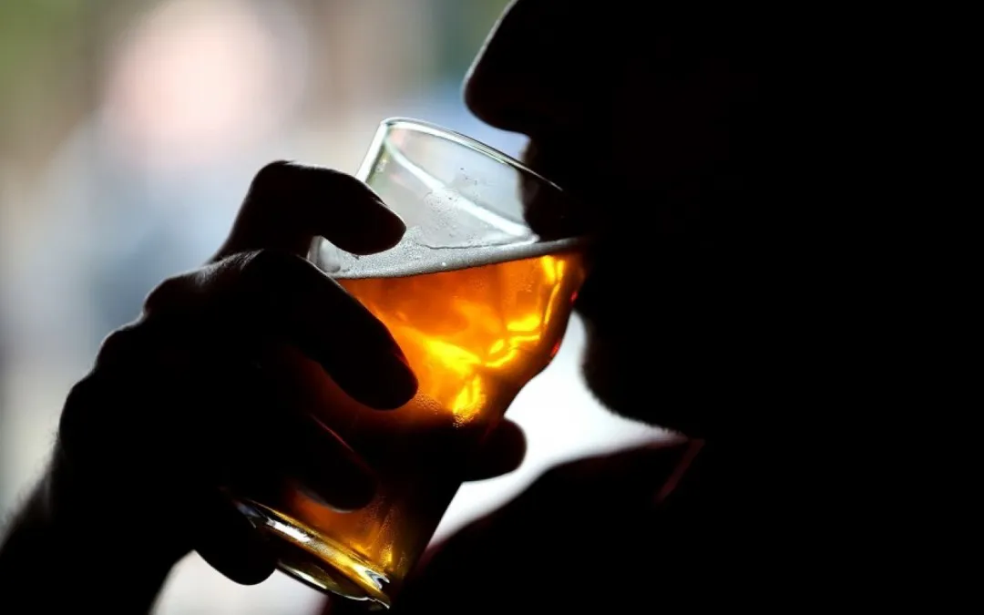 Multa por consumir alcohol en la vía pública