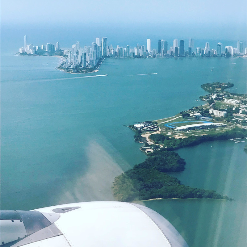 Llegada en avión a Cartagena de Indias, Colombia